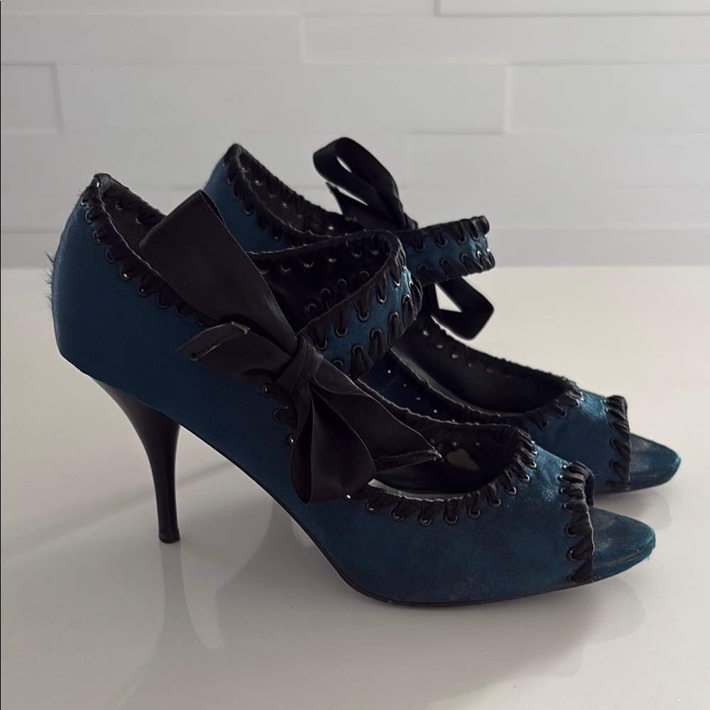 8M VANNCollection Blue Satin Peep-Toe Heels with Black Bow